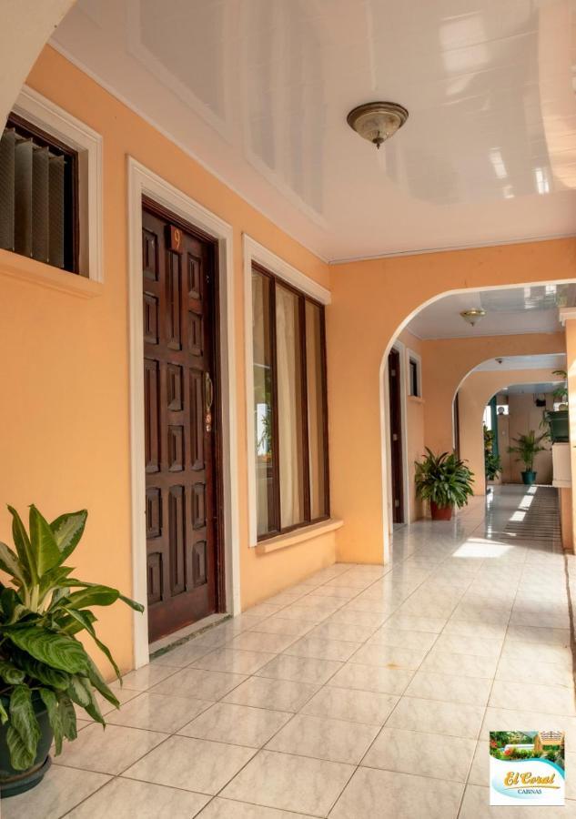 Hotel Y Cabinas El Coral Jacó Exterior foto