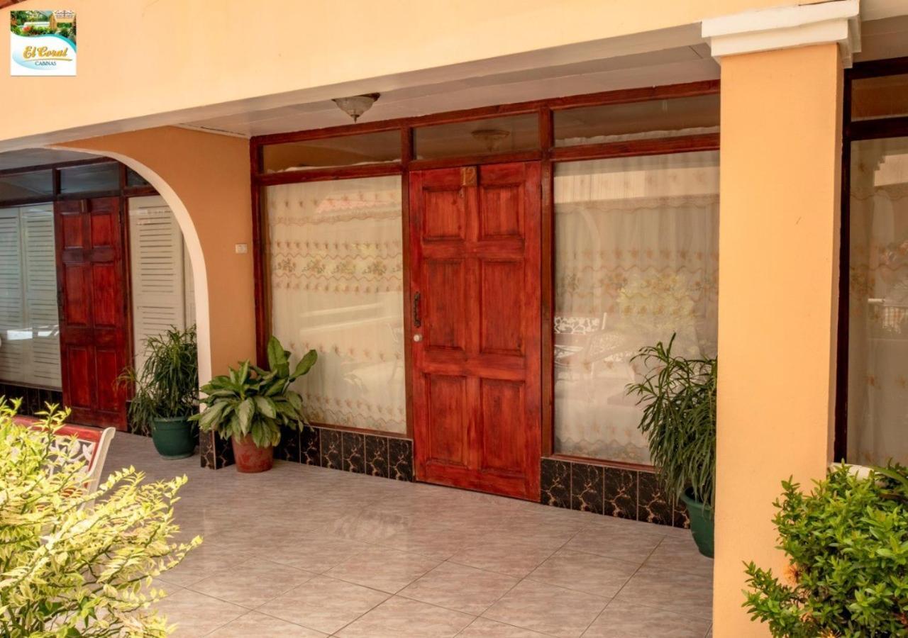 Hotel Y Cabinas El Coral Jacó Exterior foto